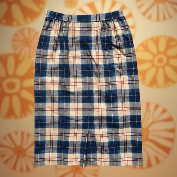 Vintage plaid wool pencil skirt by Pendleton, size 6 - Picture 2 of 3